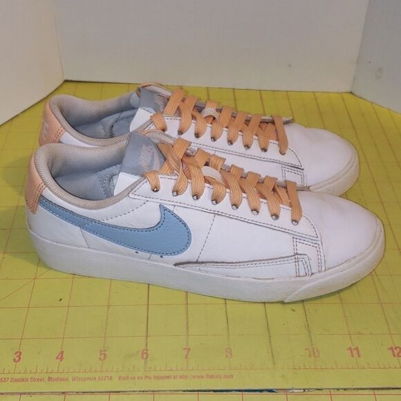 Nike sneakers  - Picture 1 of 7